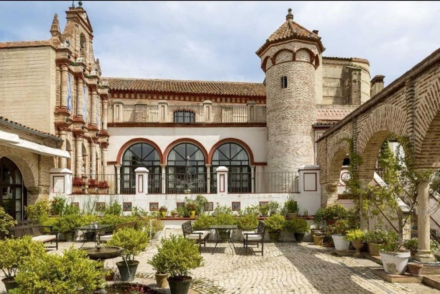 PATIO INTERIOR